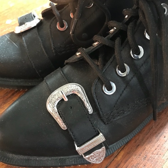 Doc Marten vegan leather boots - Picture 2 of 4